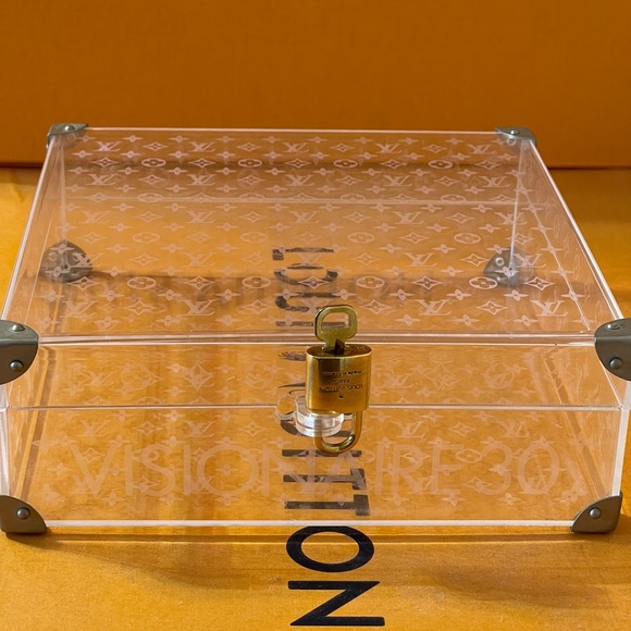Louis Vuitton Spain LV Cup Limited Visionaire 30 Lucite Trunk Puzzle Game Rare - Picture 2 of 16